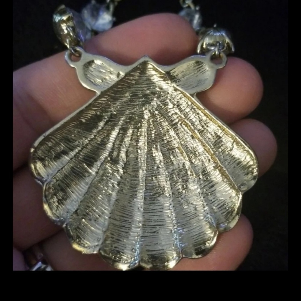 ⭕5 for25 ⭕Betsy Johnson clam necklace - Picture 5 of 5